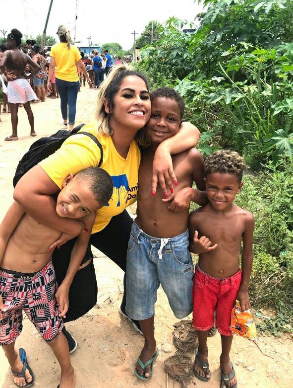 Michelle Nascimento durante ação social 9