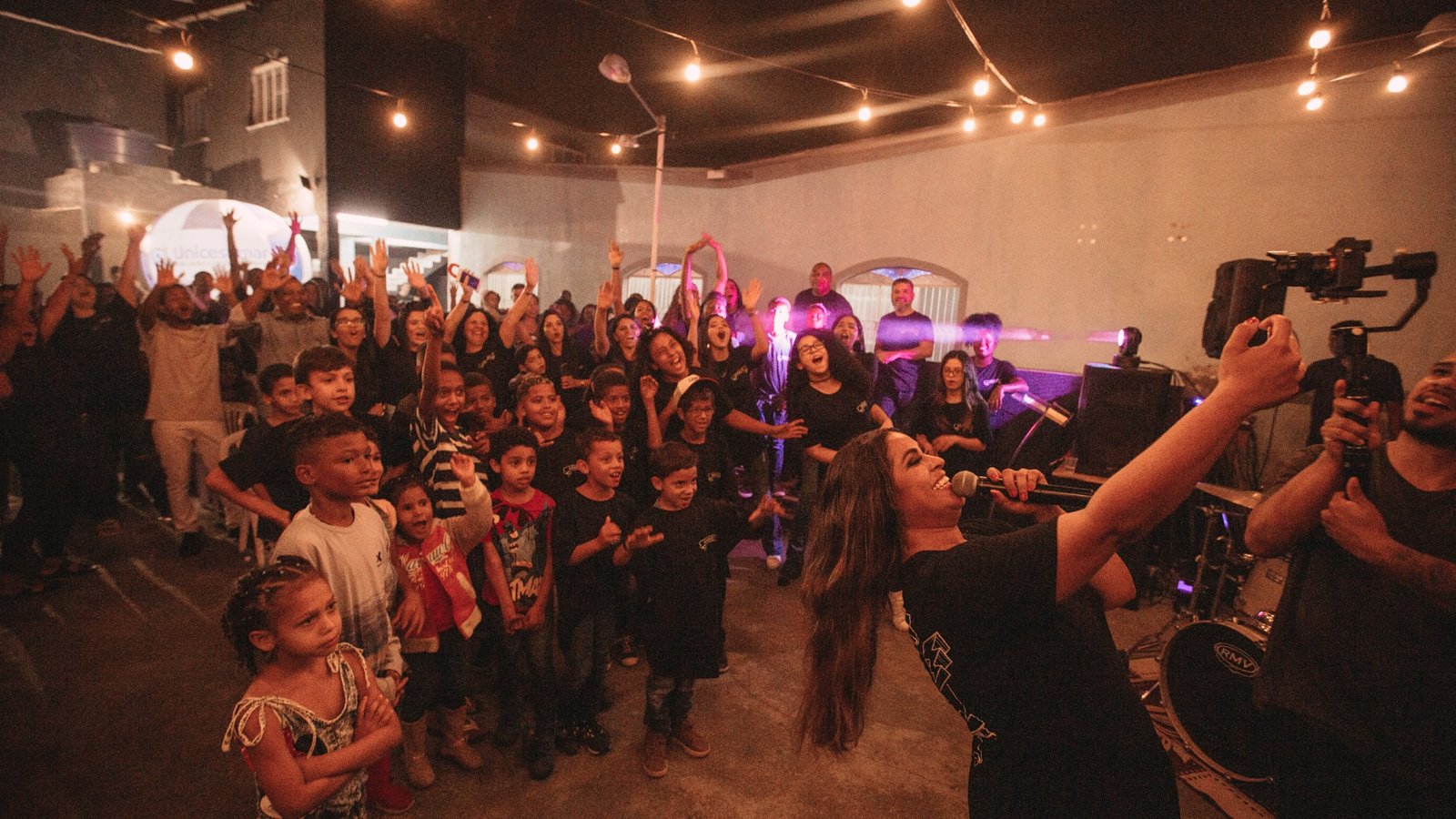 Michelle Nascimento durante ação social 28